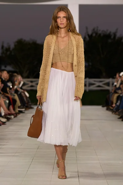 Look 12